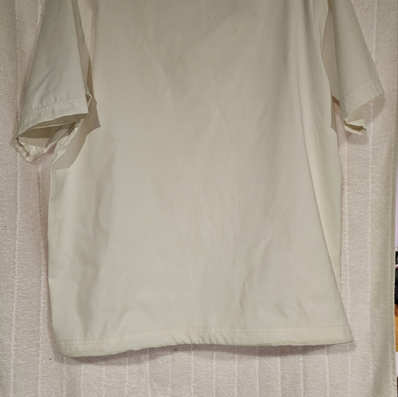 Under Armor Short sleeve wind breaker - Picture 3 of 3